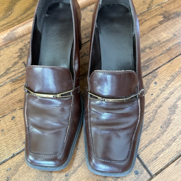 Bundle 4 for $30 VGUC BROWN GENUINE LEATHER SIZE 9M Womens pump in loafer style - Picture 2 of 9
